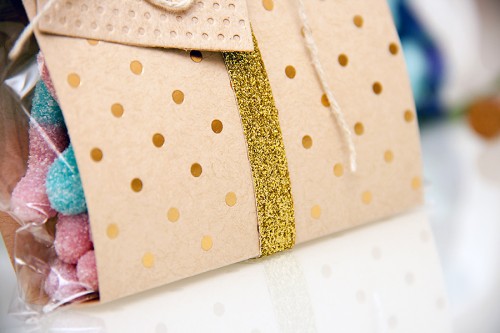 Зроби Сам(А) | Як зробити упакову для цукерок своїми руками. Більше цікавих їдей для творчості, домашнього декору, листівок ручної роботи у блозі Зроби Сам(А) http://www.yanasmakula.com/