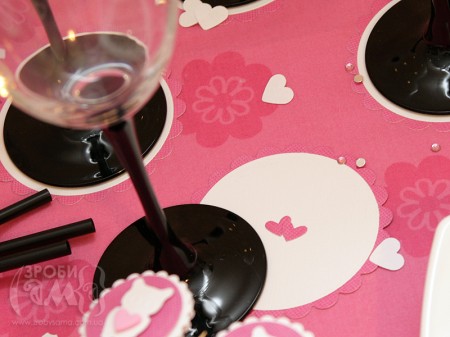 Вечірка на День Валентина - святкові трубочки та підставки для бокалів