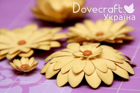 Майстер клас - робимо квіти за допомогою фігурних дироколів Dovecraft