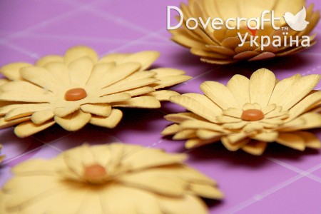 Майстер клас - робимо квіти за допомогою фігурних дироколів Dovecraft