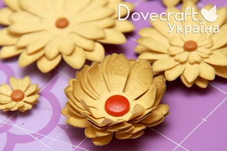 Майстер клас - робимо квіти за допомогою фігурних дироколів Dovecraft