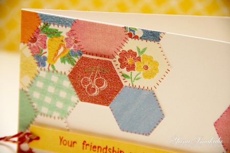 Листівка Your Friendship Makes Me Smile (колекція Family Ties від First Edition)