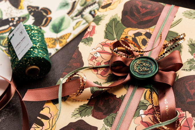 Gift Wrapping with Spellbinders, Vivant & Pepin Press. Video