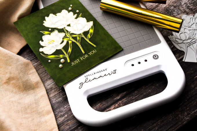 Spellbinders Glimmer II Hot Foil System - Unboxing, First Look & First Foiling Test. Video